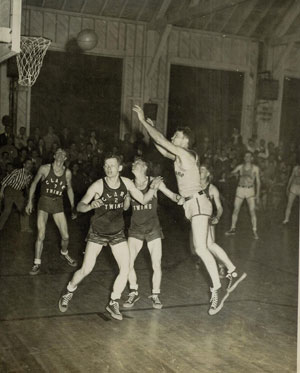 The Naismith Memorial Basketball Hall of Fame :: Glenn Roberts and